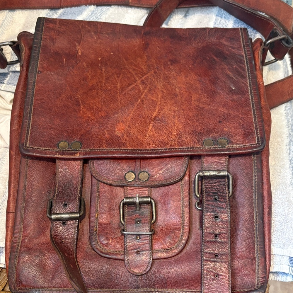 Vintage Leather Messenger Bag I pad holder